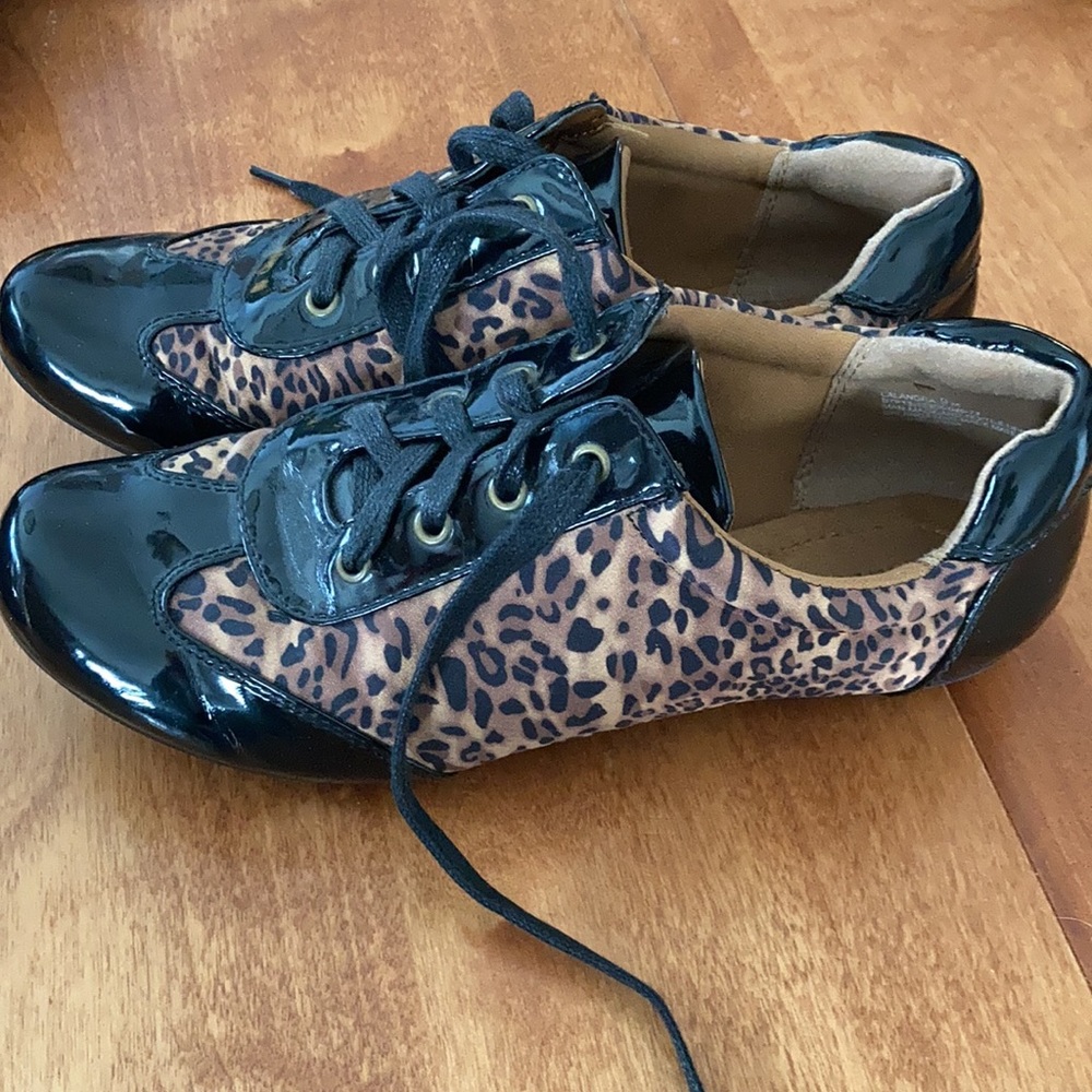 👠HP BEST/SHOES👠EUC Laura Ashley animal print lace-up shoes. Man made materials